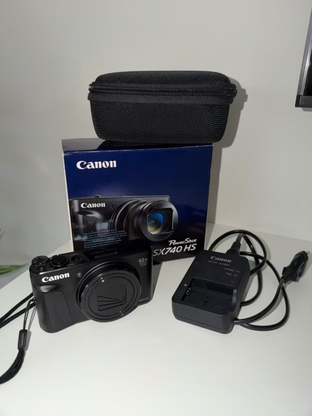 Canon PowerShot SX740 HS 20.3MP Compact Digital Camera Like New